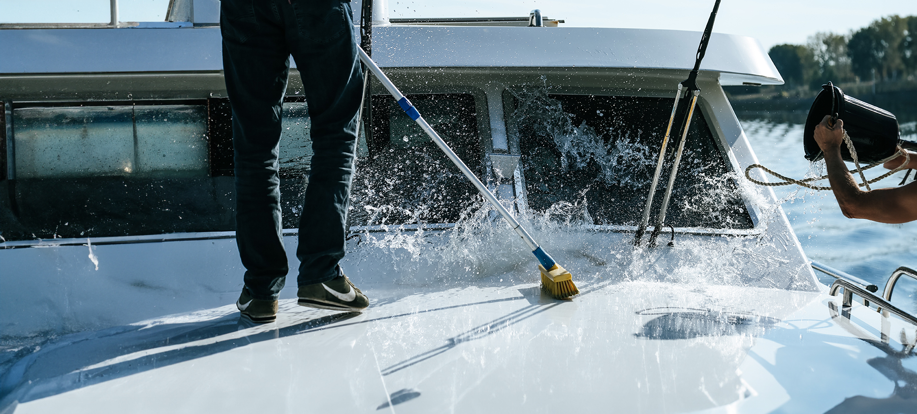 ➡️ NETTOYAGE D’UN BAVARIA 33 AU CAP D’AGDE : LA SAISON COMMENCE FORT AVEC JET7CLEAN