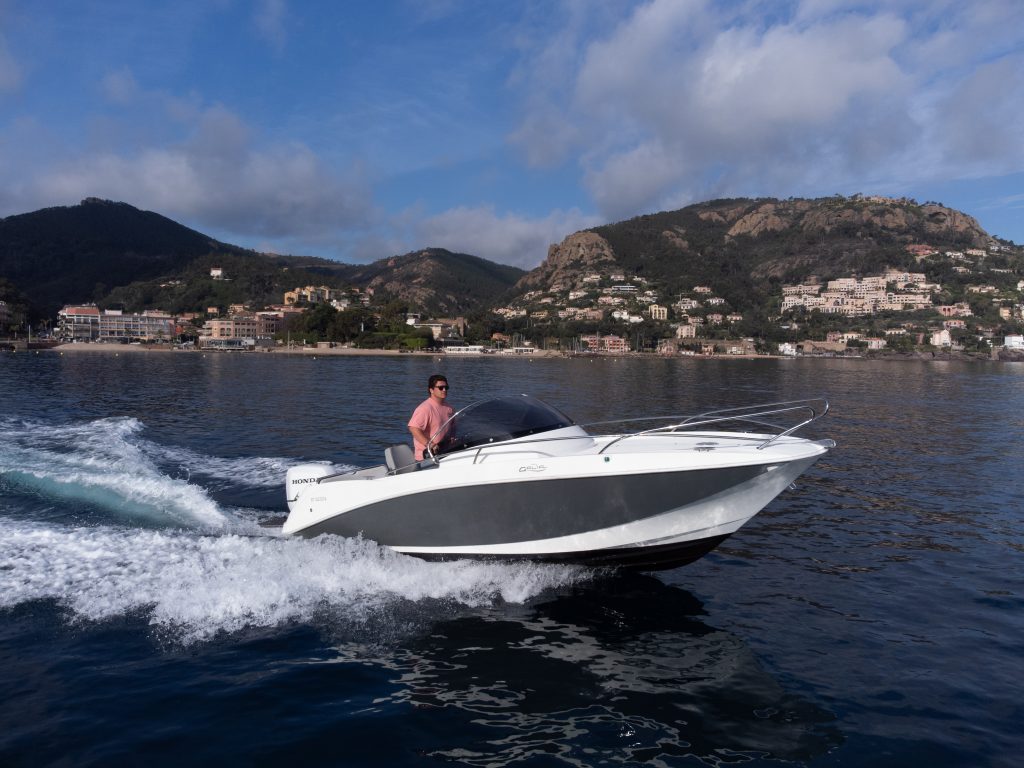 NETTOYAGE D'UN GALIA 220 À CANNES