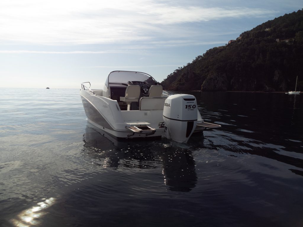 NETTOYAGE D'UN GALIA 220 À CANNES