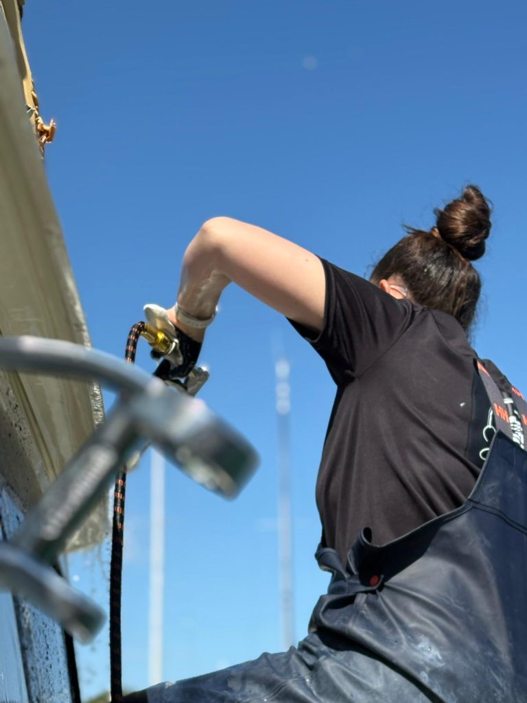 LAVAGE INTÉGRAL D'UN CATAMARAN À MONTPELLIER