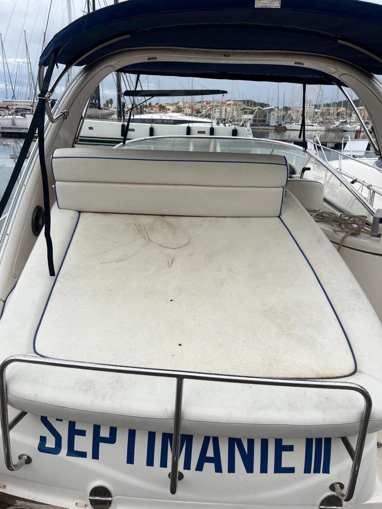 NETTOYAGE D'UN BATEAU AU PORT DE CANNES