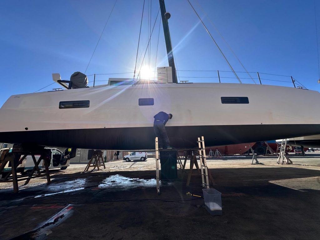 LAVAGE INTÉGRAL D'UN CATAMARAN À MONTPELLIER