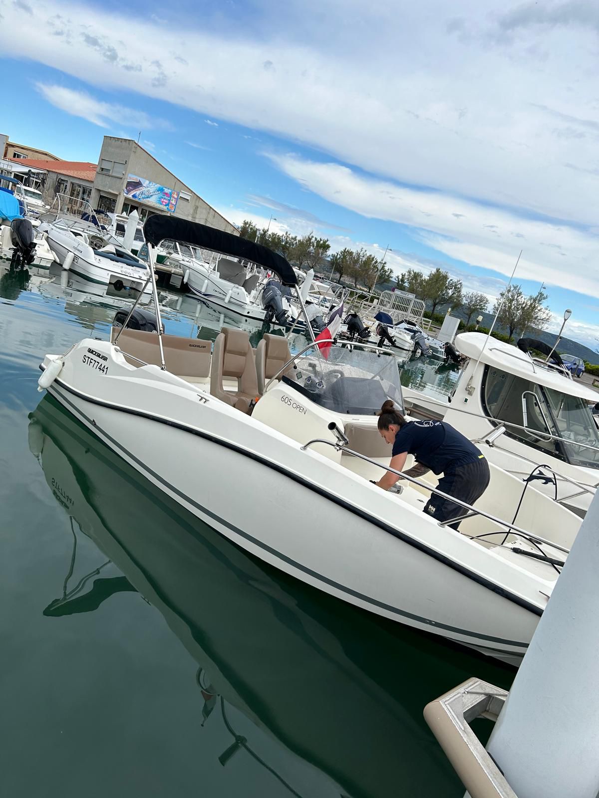 ➡️ NETTOYER SON BATEAU POUR LE DÉBUT DE SAISON : LE RITUEL DE LA REPRISE