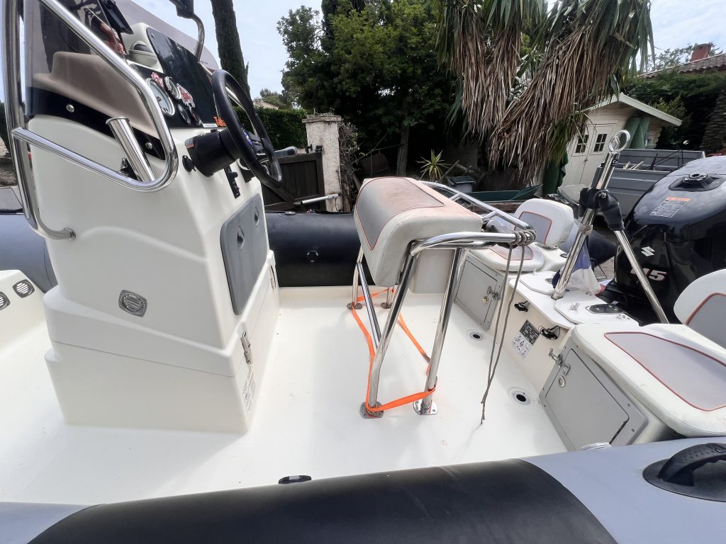 LAVAGE D'UN ZODIAC À DOMICILE