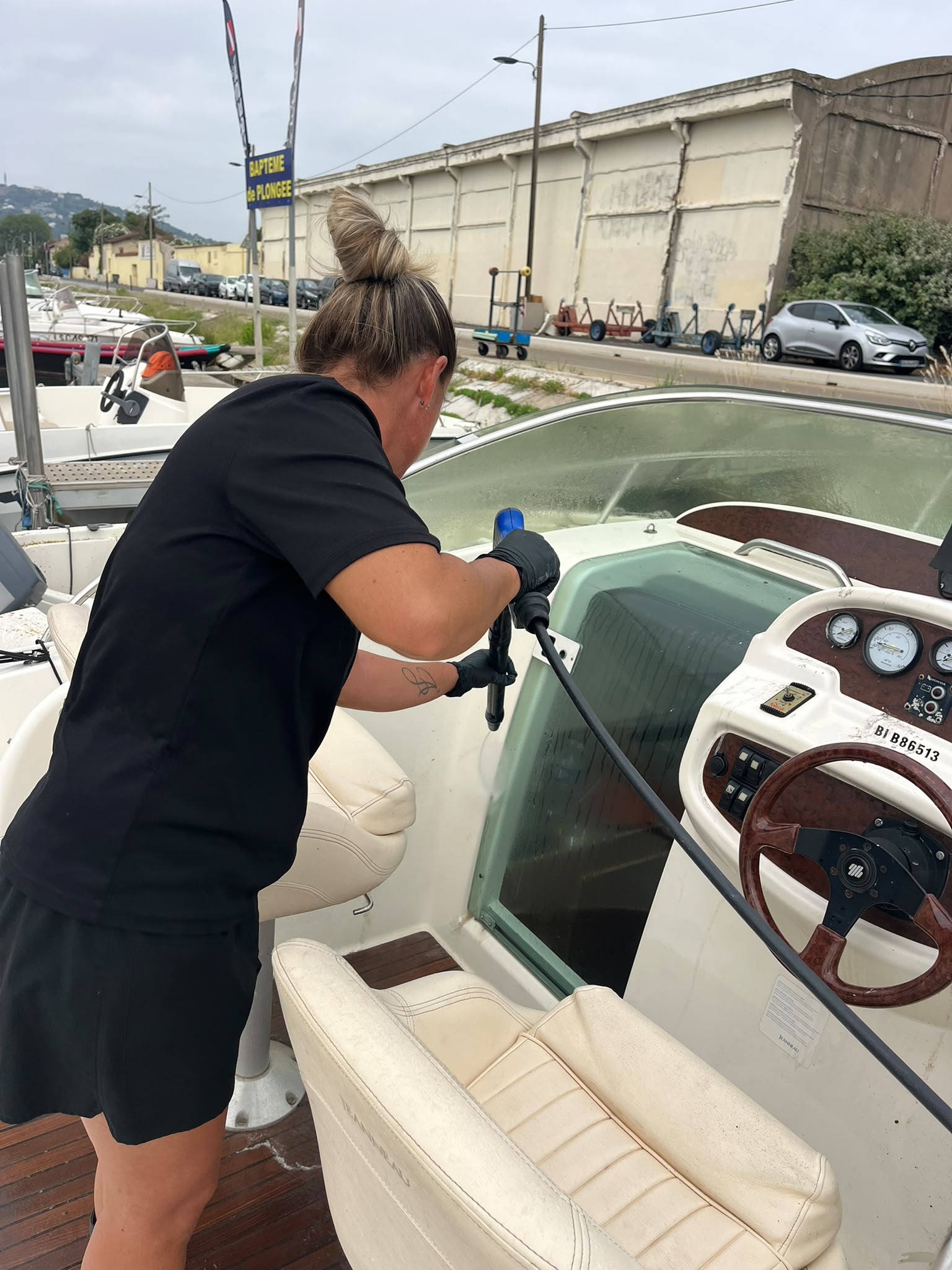 ➡️ NETTOYAGE D’UN BATEAU OPEN DANS L’HÉRAULT : UNE TRANSFORMATION RADICALE